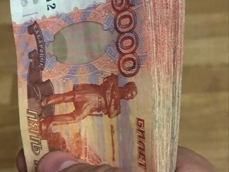 Сравнение бонусов на экране ноутбука